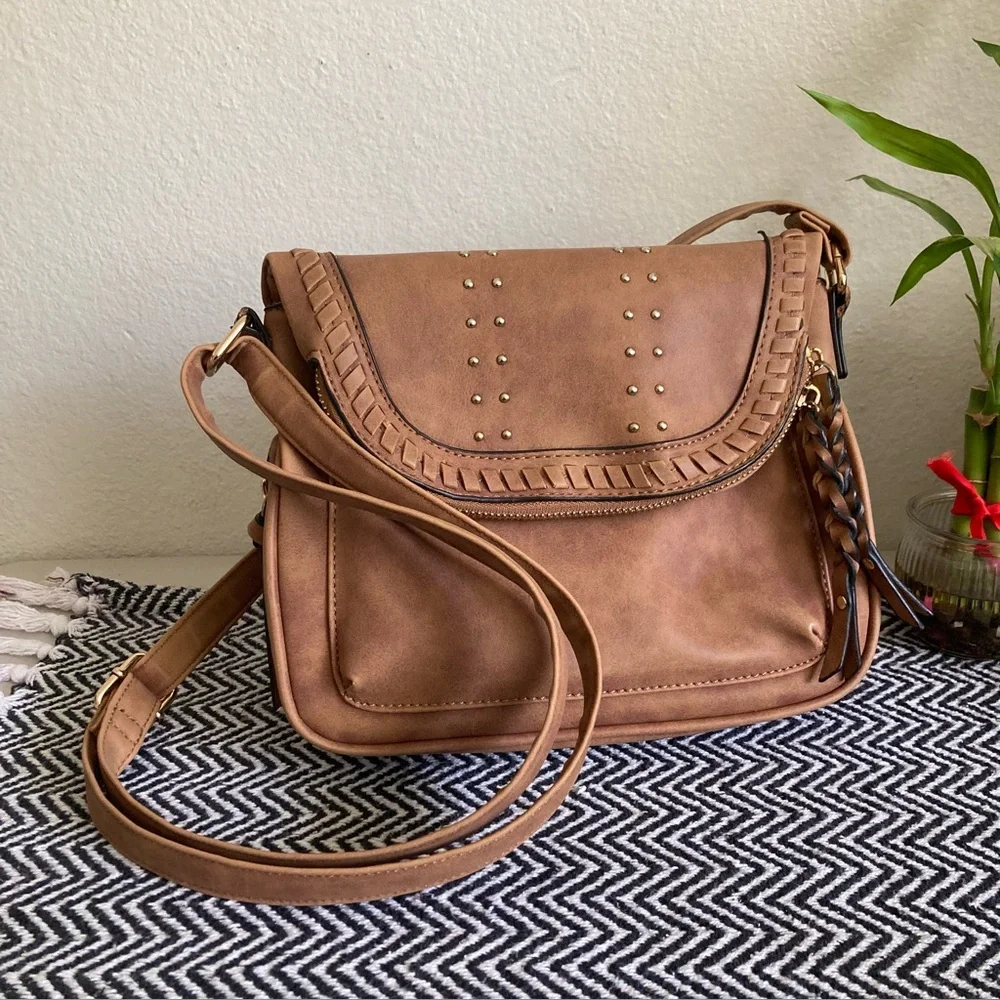 Crossbody / Shoulder back with extendable bottom - Picture 1 of 7